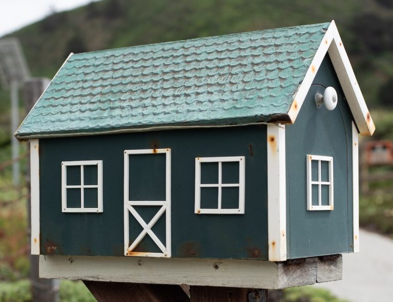 Analyzing the Benefits and Drawbacks of Renting versus Purchasing a Home