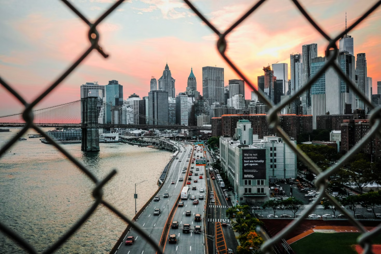 Choosing Your Lifestyle: Urban or Suburban Living?